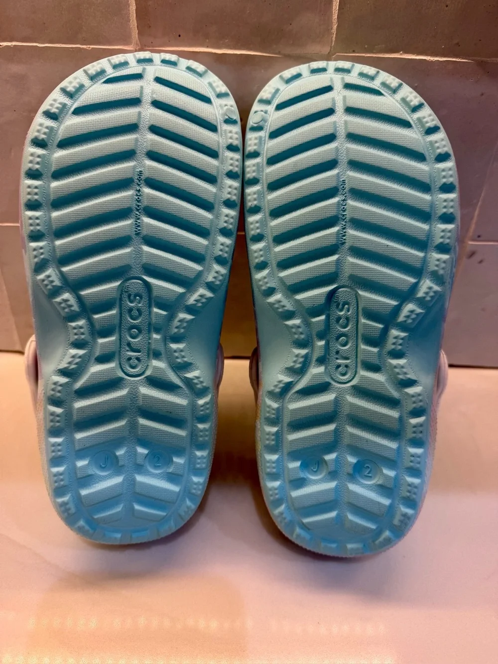 🌈. Kids Pastel Tie-Dye Water Clogs with Plush Lining Size J2